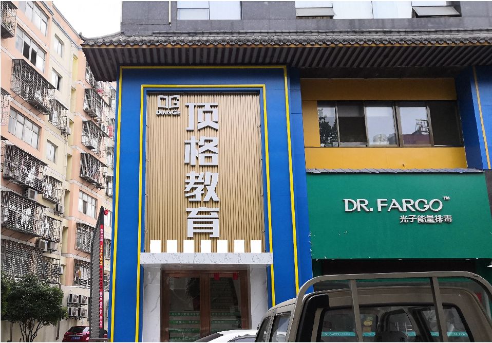 嘉鱼门头设计要符合门店特色。