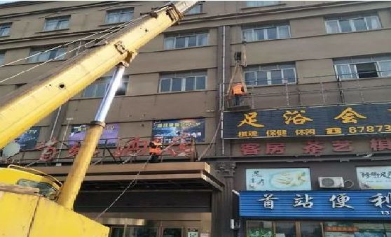 嘉鱼安装较高的门店招牌有什么好的方法？