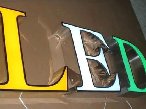 嘉鱼介绍LED招牌的基础知识。