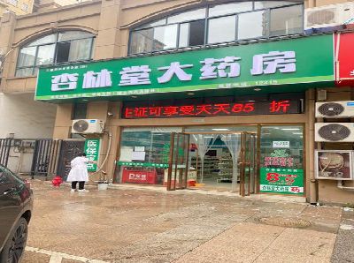 嘉鱼铝塑板门头招牌的特点。